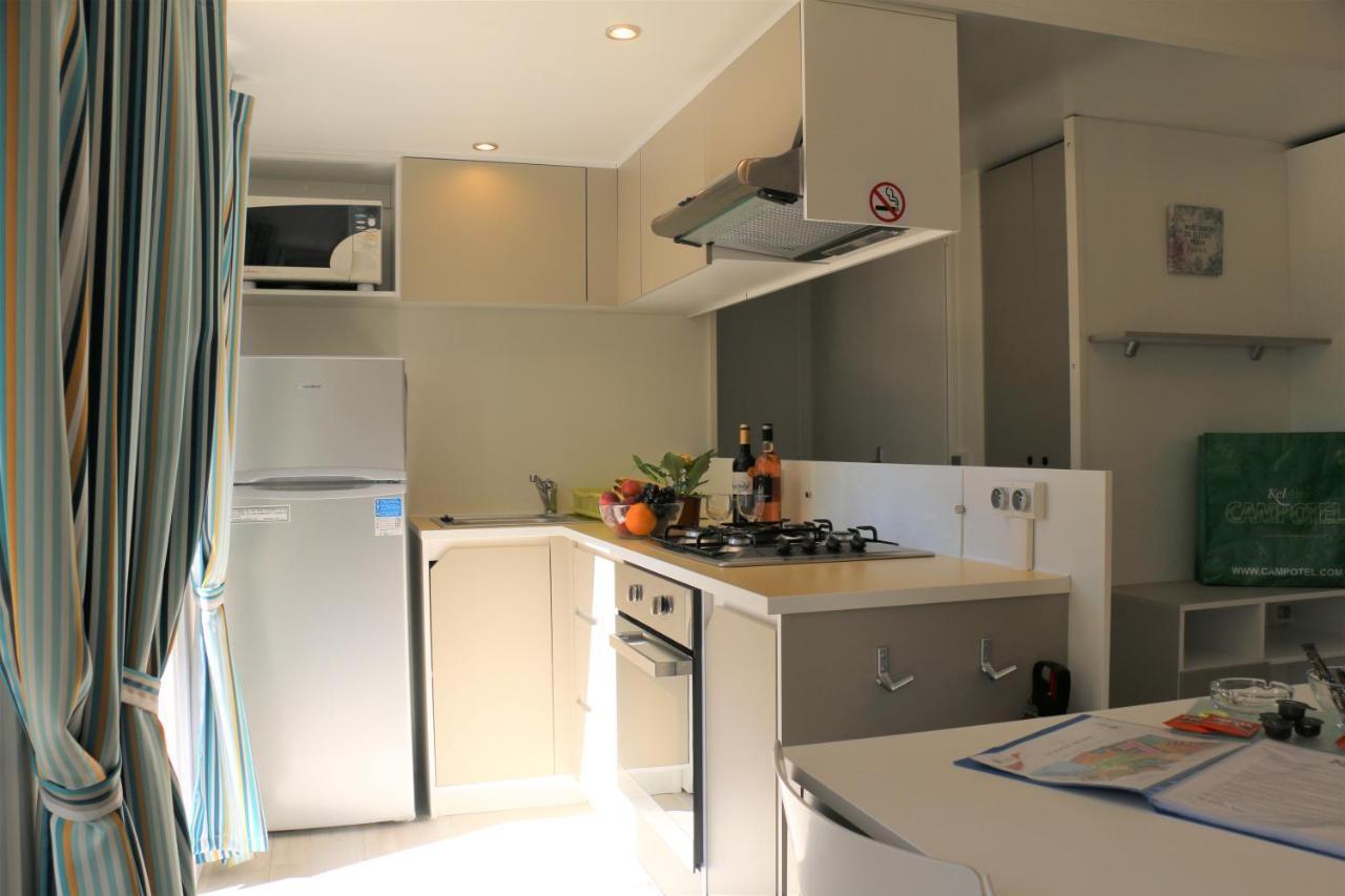 Mobile Homes By Kelair At Playa Montroig Camping Resort Tarragona Ngoại thất bức ảnh